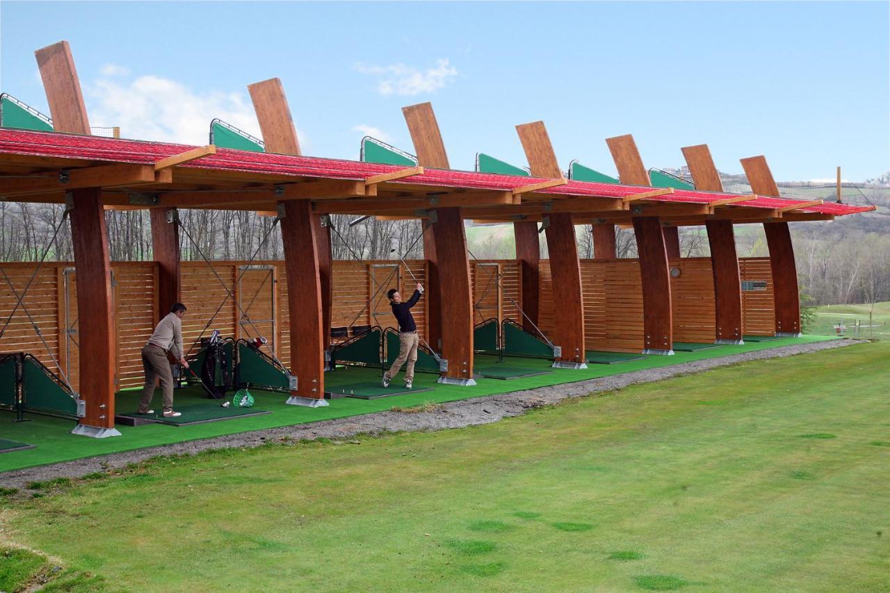 ホテル Golf Valcurone Momperone エクステリア 写真
